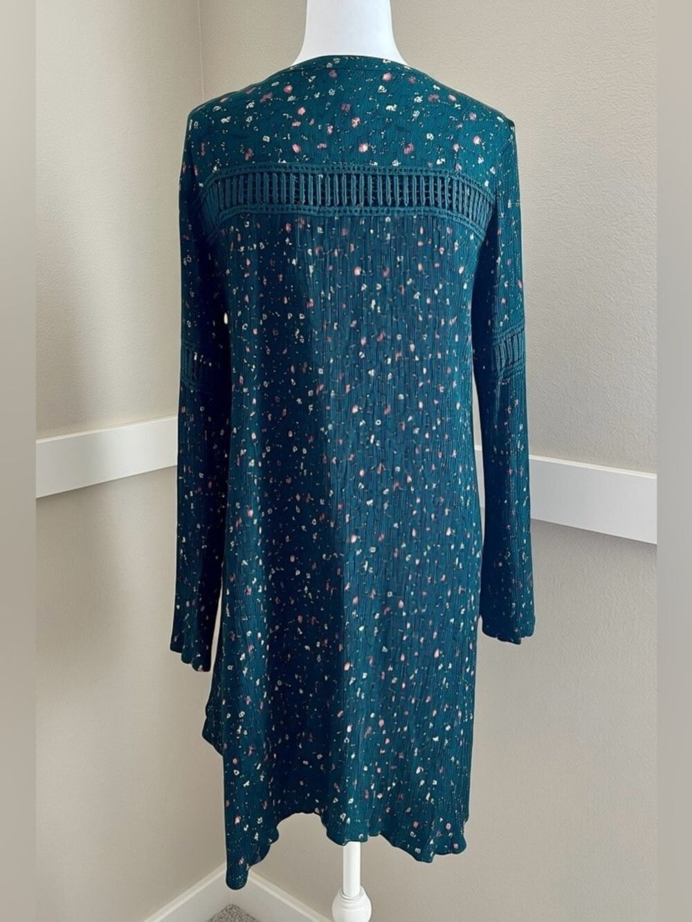 Knox Rose Hunter Green Ditsy Floral Boho Bishop Sleeve Mini Dress - Size M - Picture 5 of 8